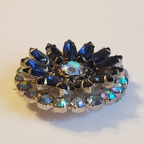 Garne Crystal Rhinestone Starburst Brooch - Picture 6 of 17